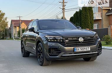 Внедорожник / Кроссовер Volkswagen Touareg 2018 в Киеве