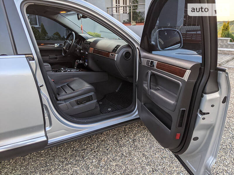 Позашляховик / Кросовер Volkswagen Touareg 2008 в Косові