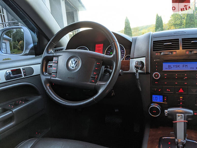 Позашляховик / Кросовер Volkswagen Touareg 2008 в Косові