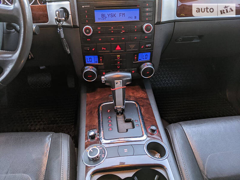 Позашляховик / Кросовер Volkswagen Touareg 2008 в Косові