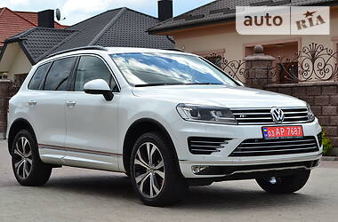 Внедорожник / Кроссовер Volkswagen Touareg 2016 в Ровно