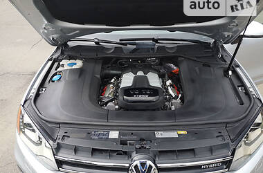 Универсал Volkswagen Touareg 2011 в Хусте