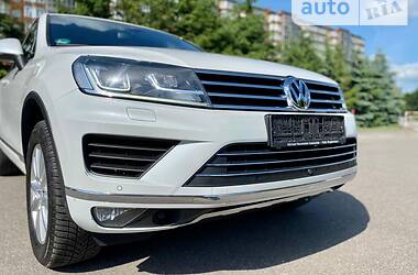 Внедорожник / Кроссовер Volkswagen Touareg 2015 в Тернополе