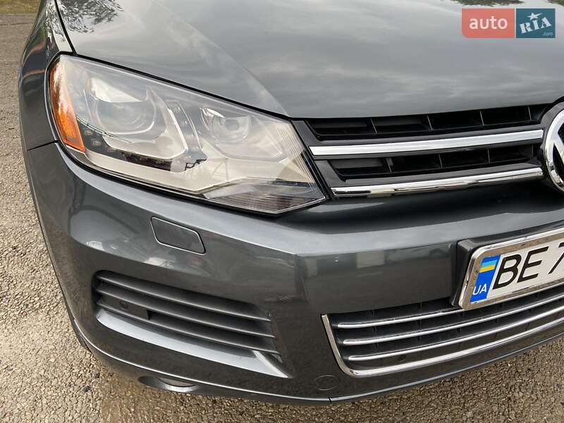 Внедорожник / Кроссовер Volkswagen Touareg 2011 в Вознесенске