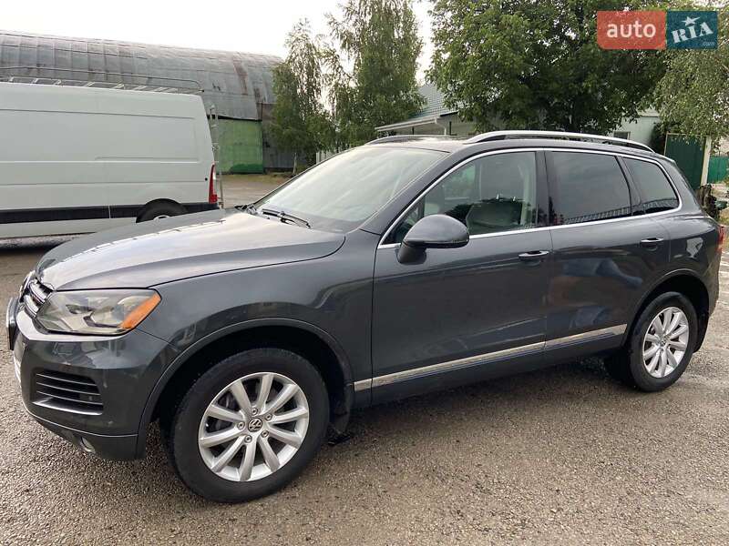 Внедорожник / Кроссовер Volkswagen Touareg 2011 в Вознесенске