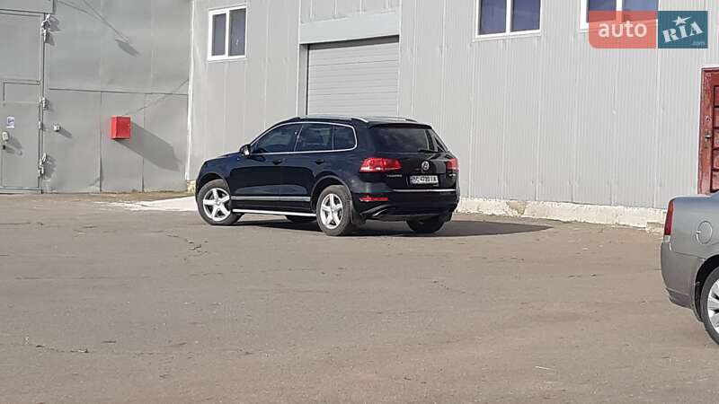 Позашляховик / Кросовер Volkswagen Touareg 2012 в Дрогобичі