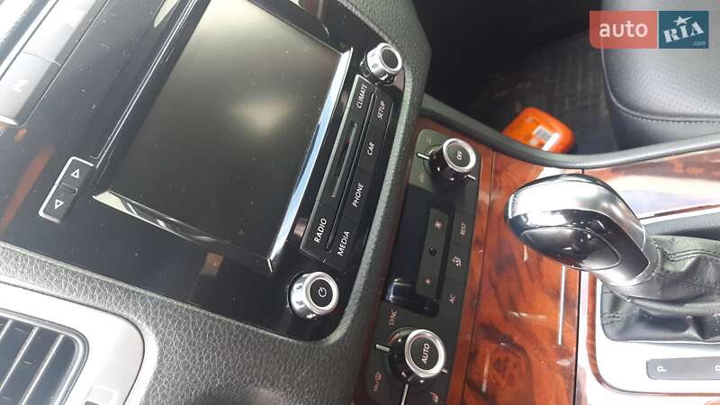 Позашляховик / Кросовер Volkswagen Touareg 2012 в Дрогобичі