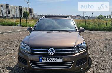 Внедорожник / Кроссовер Volkswagen Touareg 2014 в Вишневом