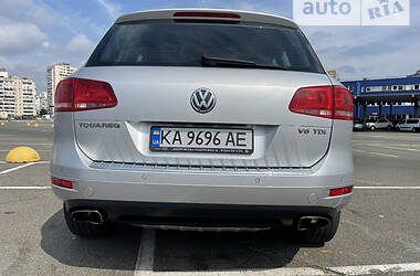 Позашляховик / Кросовер Volkswagen Touareg 2012 в Києві