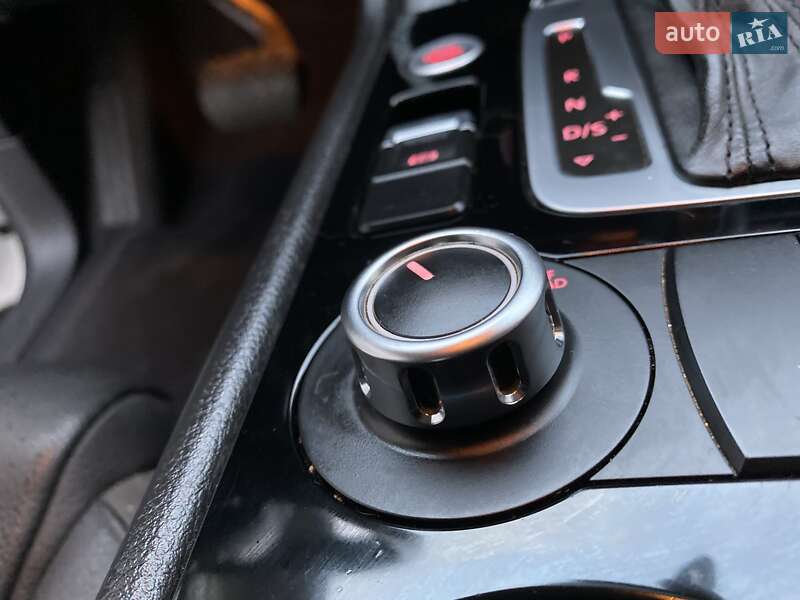 Внедорожник / Кроссовер Volkswagen Touareg 2014 в Ровно