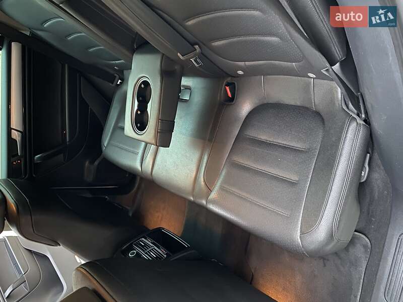 Внедорожник / Кроссовер Volkswagen Touareg 2014 в Ровно