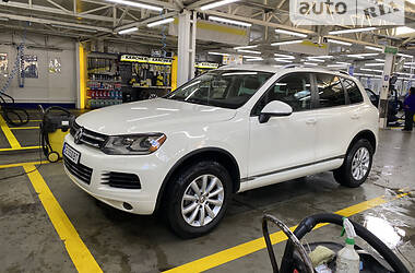 Позашляховик / Кросовер Volkswagen Touareg 2010 в Чернівцях