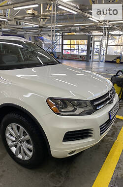 Позашляховик / Кросовер Volkswagen Touareg 2010 в Чернівцях