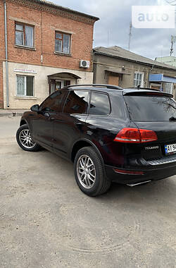 Внедорожник / Кроссовер Volkswagen Touareg 2012 в Первомайске