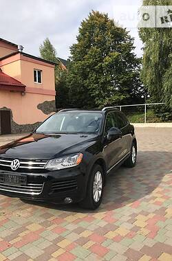 Внедорожник / Кроссовер Volkswagen Touareg 2014 в Хмельницком