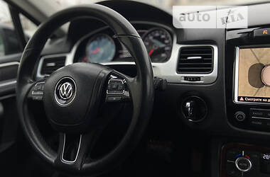 Внедорожник / Кроссовер Volkswagen Touareg 2012 в Луцке