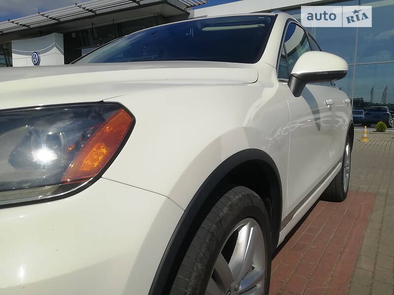 Внедорожник / Кроссовер Volkswagen Touareg 2011 в Львове