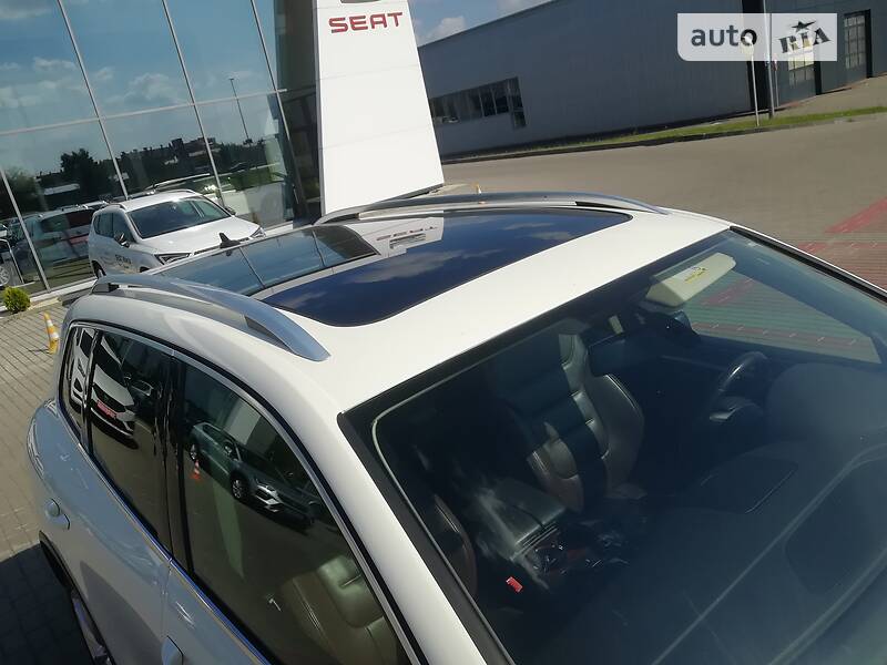 Внедорожник / Кроссовер Volkswagen Touareg 2011 в Львове