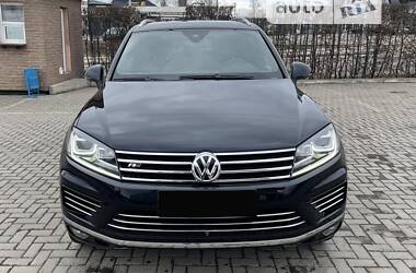 Внедорожник / Кроссовер Volkswagen Touareg 2015 в Черновцах