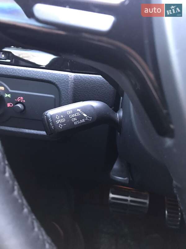 Внедорожник / Кроссовер Volkswagen Touareg 2013 в Иршаве