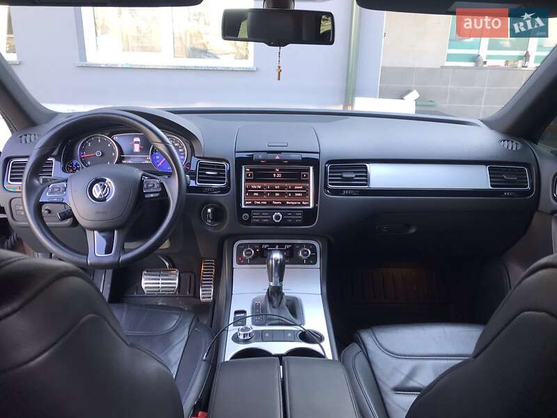 Внедорожник / Кроссовер Volkswagen Touareg 2013 в Иршаве