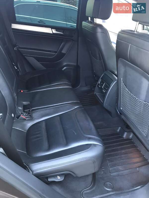 Внедорожник / Кроссовер Volkswagen Touareg 2013 в Иршаве