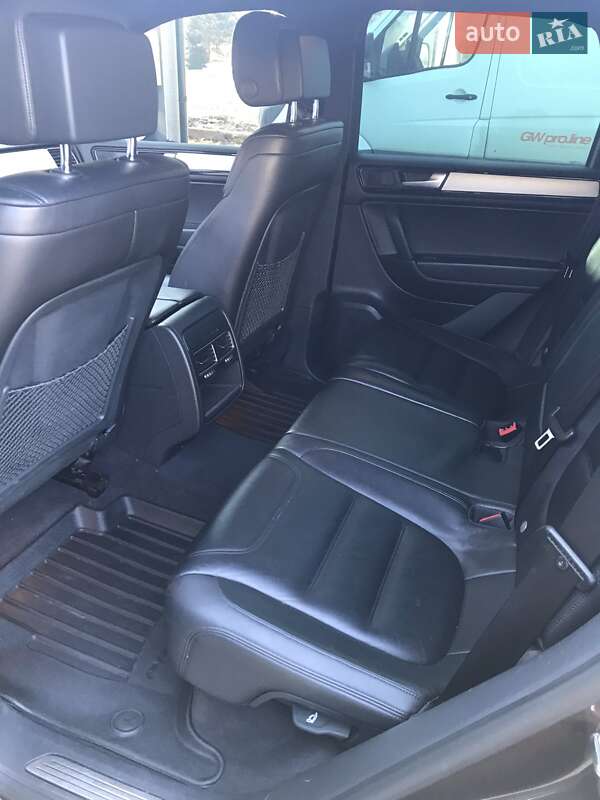 Внедорожник / Кроссовер Volkswagen Touareg 2013 в Иршаве