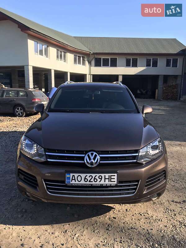 Внедорожник / Кроссовер Volkswagen Touareg 2013 в Иршаве