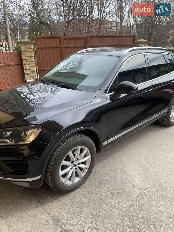 Внедорожник / Кроссовер Volkswagen Touareg 2014 в Тернополе