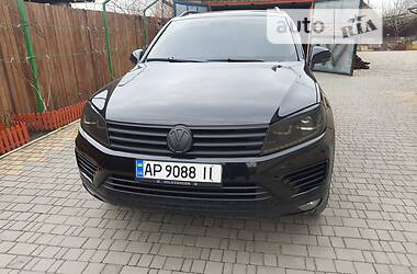 Позашляховик / Кросовер Volkswagen Touareg 2015 в Запоріжжі