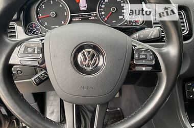 Внедорожник / Кроссовер Volkswagen Touareg 2015 в Кропивницком