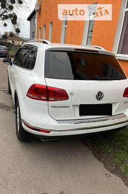 Внедорожник / Кроссовер Volkswagen Touareg 2014 в Житомире
