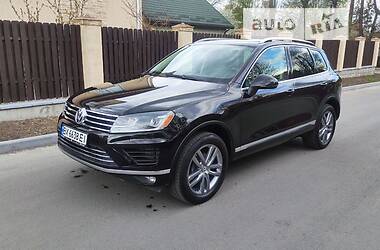 Внедорожник / Кроссовер Volkswagen Touareg 2015 в Хмельницком