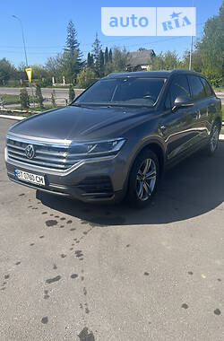 Позашляховик / Кросовер Volkswagen Touareg 2021 в Томашполі