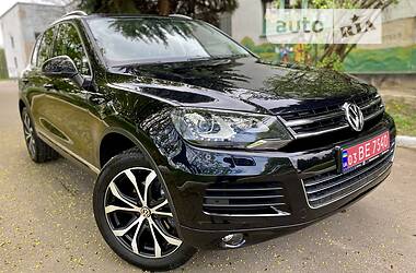 Внедорожник / Кроссовер Volkswagen Touareg 2014 в Ровно