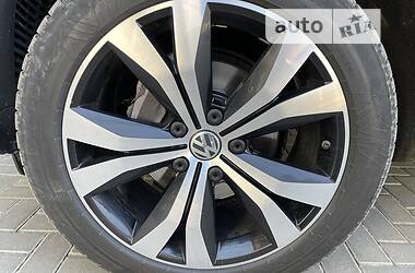 Внедорожник / Кроссовер Volkswagen Touareg 2018 в Дубно