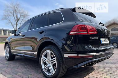 Внедорожник / Кроссовер Volkswagen Touareg 2016 в Ужгороде