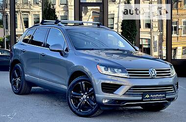 Внедорожник / Кроссовер Volkswagen Touareg 2016 в Киеве