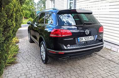 Внедорожник / Кроссовер Volkswagen Touareg 2015 в Ровно