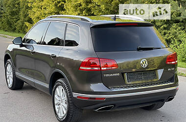 Внедорожник / Кроссовер Volkswagen Touareg 2016 в Ровно