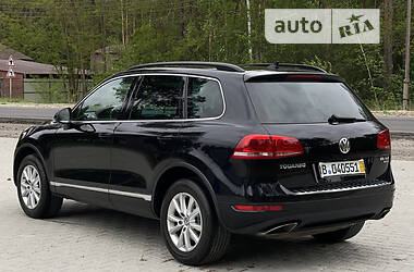 Внедорожник / Кроссовер Volkswagen Touareg 2012 в 