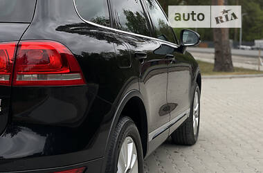 Внедорожник / Кроссовер Volkswagen Touareg 2012 в 