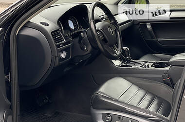 Внедорожник / Кроссовер Volkswagen Touareg 2012 в 