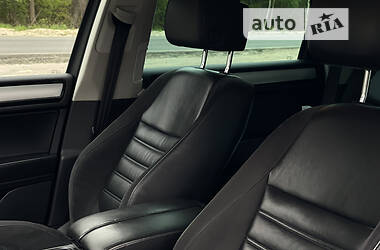 Внедорожник / Кроссовер Volkswagen Touareg 2012 в 
