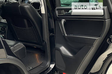 Внедорожник / Кроссовер Volkswagen Touareg 2012 в 