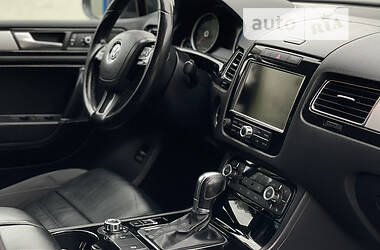 Внедорожник / Кроссовер Volkswagen Touareg 2012 в 