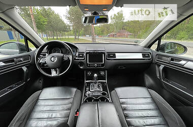 Внедорожник / Кроссовер Volkswagen Touareg 2012 в 