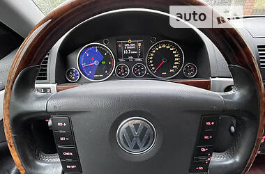 Внедорожник / Кроссовер Volkswagen Touareg 2005 в Львове