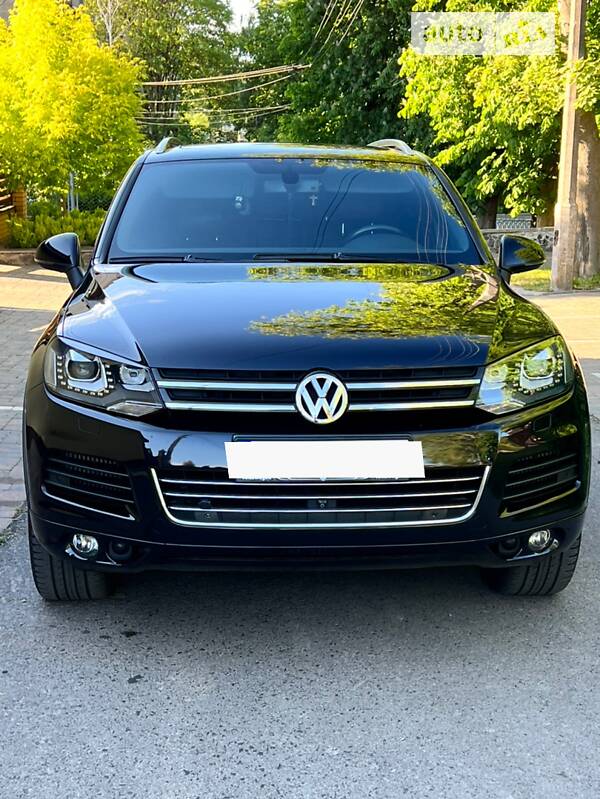 Внедорожник / Кроссовер Volkswagen Touareg 2011 в Ровно