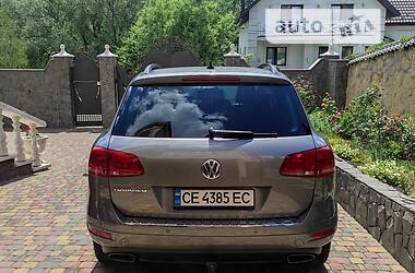 Внедорожник / Кроссовер Volkswagen Touareg 2013 в Черновцах